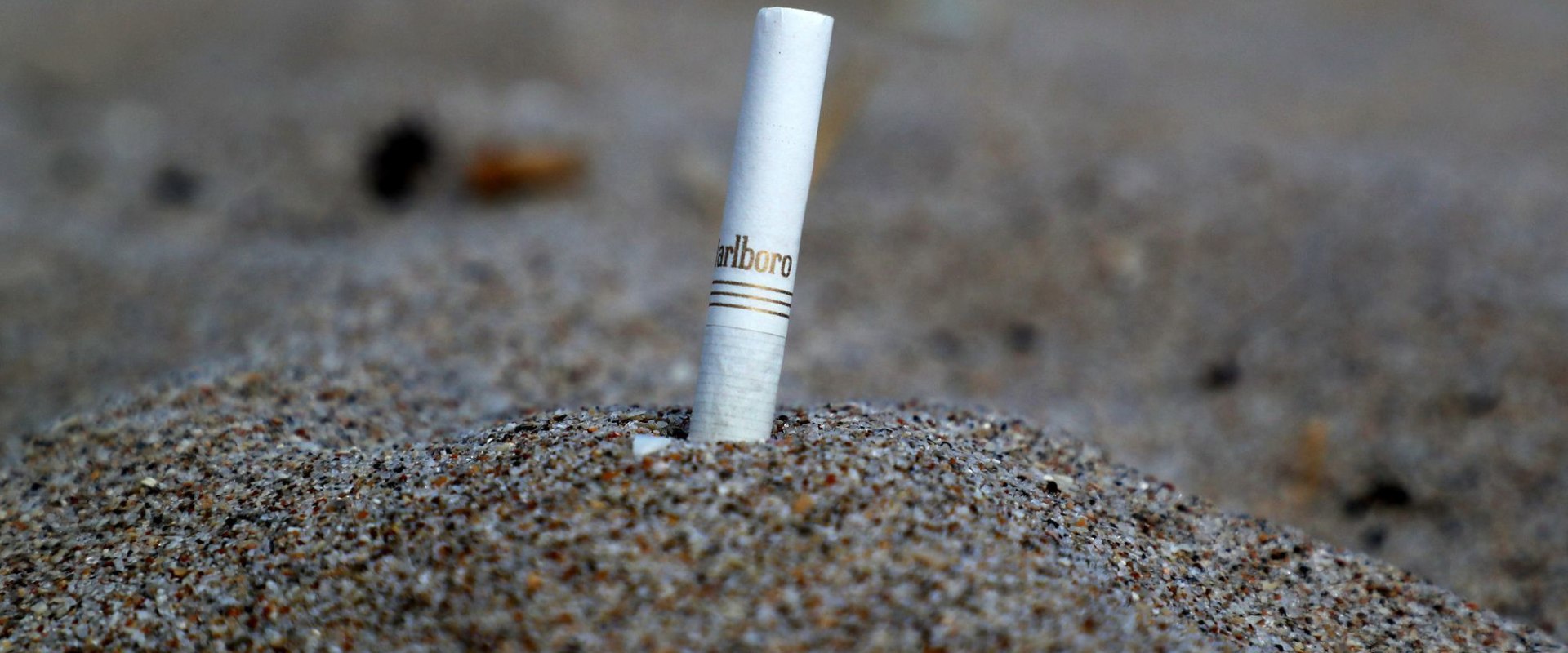 Do Sarasota Pubs Have a Smoking Policy or Designated Area?